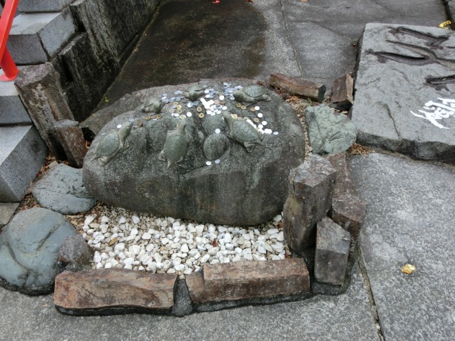亀の石像
